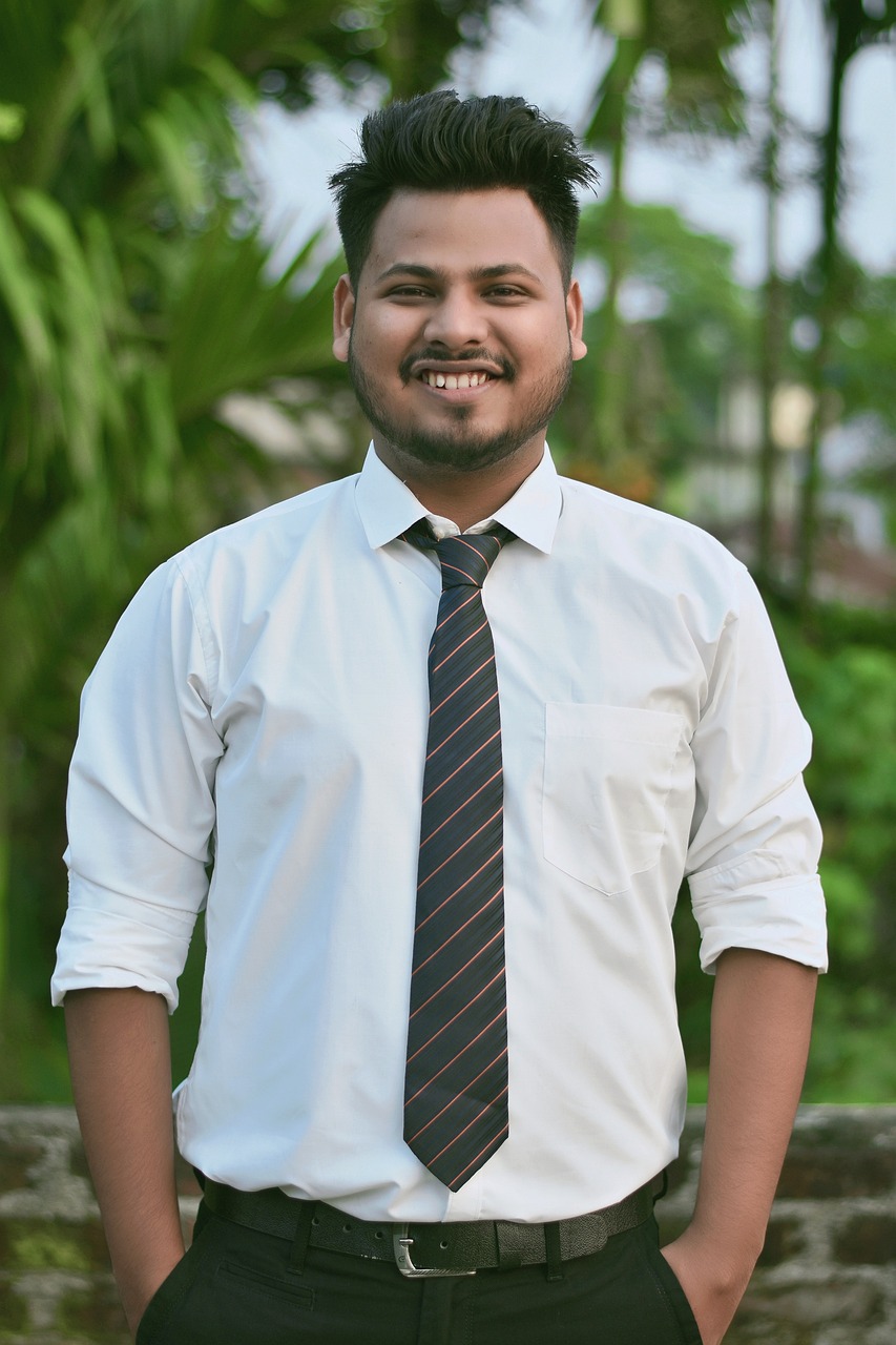 business, indian, businessman, asian, male, selling, entrepreneur, portrait, asia, money, person, professional, young, office, job, rich, budget, currency, success, laptop, work